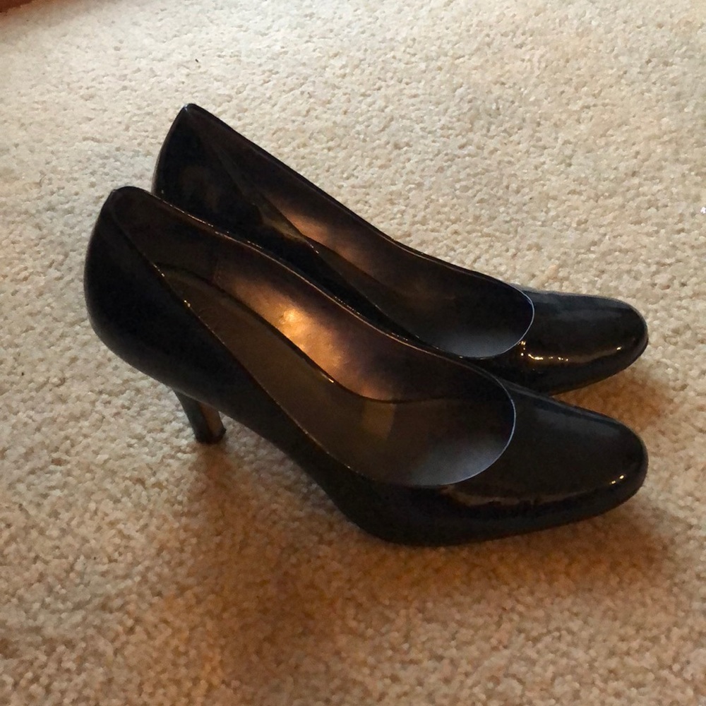 Circa Joan & David Black pumps